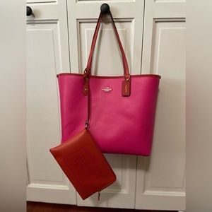 Coach vintage reversible orange & pink leather tote w/ detachable wristlet.